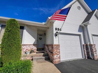 /international/us/934-lighthouse-drive-marysville-mi-110108503985/