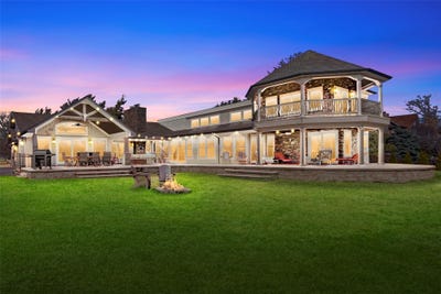 /international/us/241-willetts-lane-west-islip-ny-110098301889/