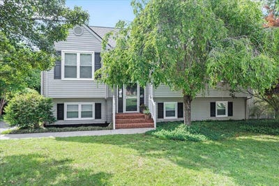 /international/us/2105-plum-st-salem-va-110108540646/