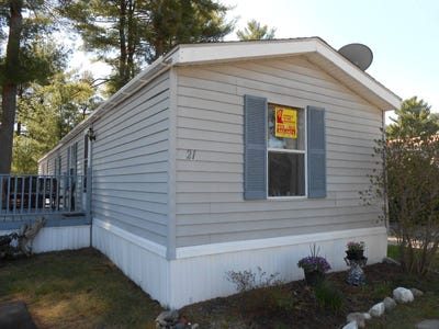 /international/us/21-goosefare-drive-old-orchard-beach-me-110100920211/