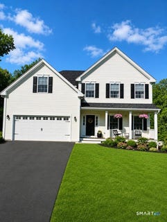 /international/us/16-tall-wood-drive-east-hampton-ct-110108178928/