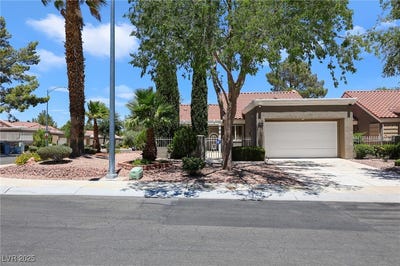 /international/us/8560-desert-holly-drive-las-vegas-nv-110100865444/