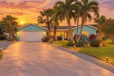 /international/us/7405-12th-avenue-w-bradenton-fl-110120131803/