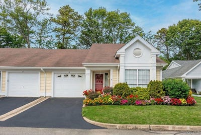 /international/us/16-huntington-court-ridge-ny-110106924187/