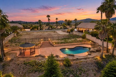 /international/us/871-santa-cruz-drive-redding-ca-110120408200/