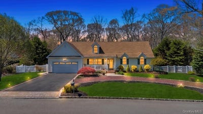 /international/us/38-james-hawkins-road-moriches-ny-110107664538/