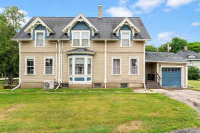/international/us/410-412-jones-avenue-fort-atkinson-wi-110108817732/