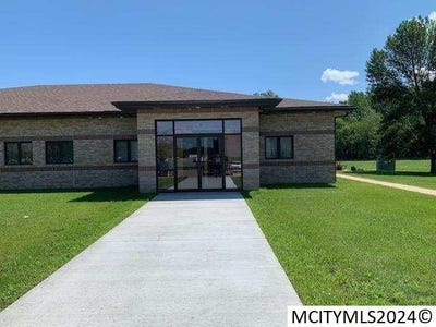 /international/us/625-village-green-dr-sw-mason-city-ia-110104442315/