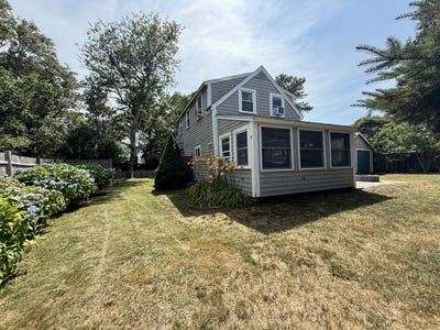 /international/us/9-kens-way-west-yarmouth-ma-110100777418/