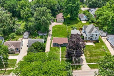 /international/us/1303-kirkwood-avenue-iowacity-ia-110110329649/