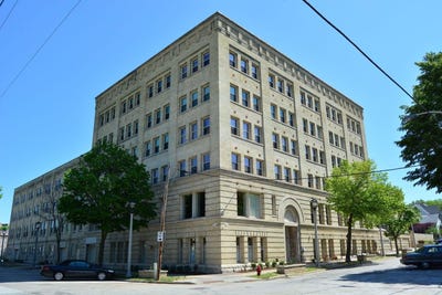/international/us/904-e-pearson-st-milwaukee-wi-110108394113/