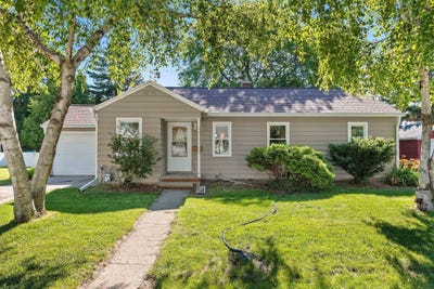 /international/us/228-cedar-street-neenah-wi-110101093386/