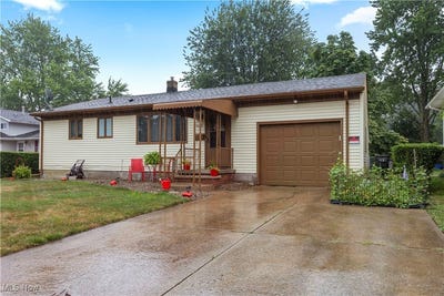 /international/us/923-sherwood-drive-elyria-oh-110101340726/
