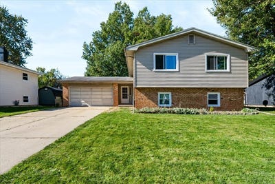 /international/us/107-s-bayberry-court-bloomington-il-110120754203/