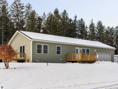 /international/us/tbb-5086-red-maple-drive-kalkaska-mi-110108586550/