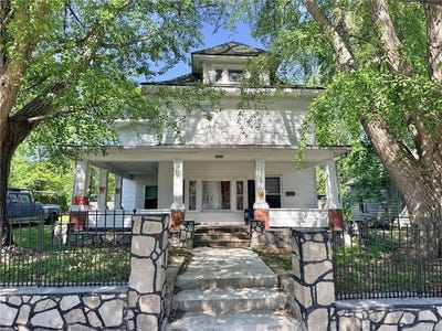 /international/us/1423-main-street-trenton-mo-110107776852/
