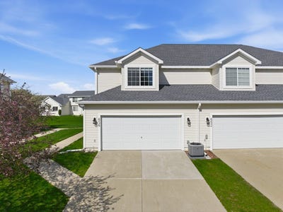/international/us/656-se-williams-court-waukee-ia-110107509070/
