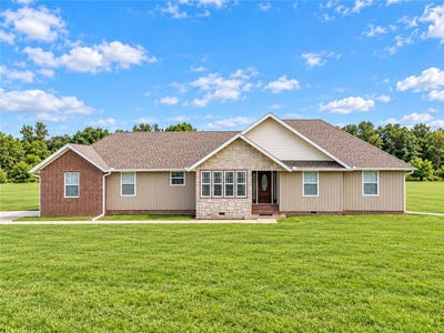 /international/us/8861-farm-road-2212-cassville-mo-110120105595/