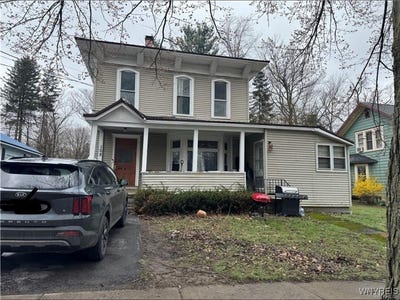 /international/us/105-water-street-pomfret-ny-110099235189/
