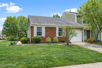 /international/us/89-oak-lane-eatontown-nj-110107077659/