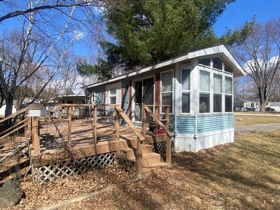 /international/us/393-skyline-drive-edgerton-wi-110098248624/