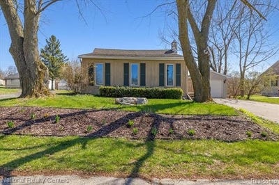 /international/us/5067-walsh-drive-brighton-twp-mi-110108094756/