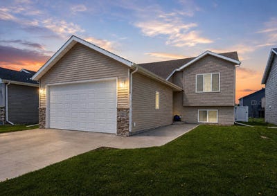 /international/us/3831-32nd-street-south-moorhead-mn-110108334928/