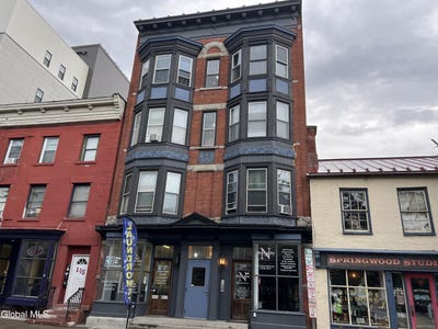 /international/us/150-4th-street-troy-ny-110108058376/