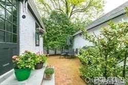/international/us/28-vista-hill-road-great-neck-ny-110107241945/
