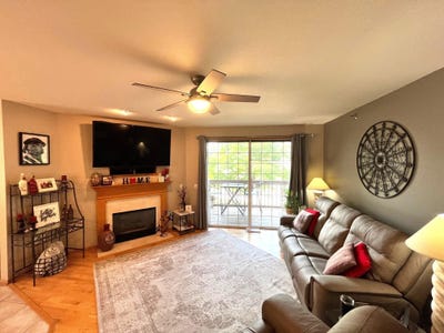 /international/us/9215-s-51st-st-franklin-wi-110101463035/