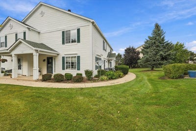 /international/us/689-fieldcrest-drive-south-elgin-il-110110273971/