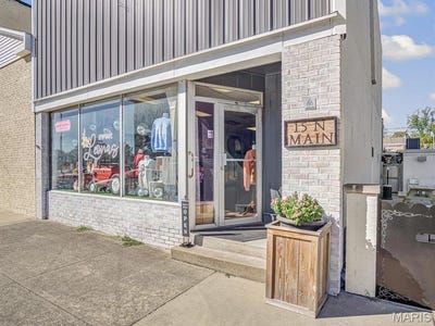 /international/us/15-n-main-street-pinckneyville-il-110105426115/