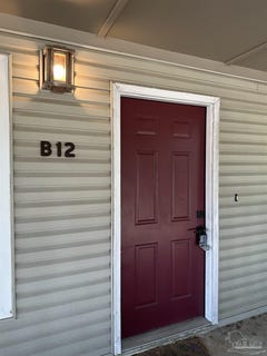 /international/us/7171-n-9th-ave-pensacola-fl-110107056487/