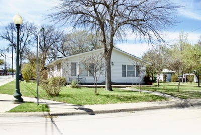 /international/us/422-smith-street-grapevine-tx-110106590290/