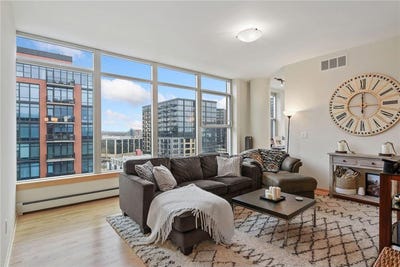/international/us/215-10th-avenue-s-minneapolis-mn-110107999184/