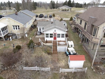 /international/us/8198-morrison-lake-gardens-saranac-mi-110106177910/