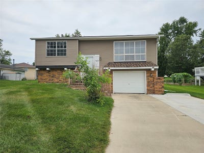 /international/us/2103-maple-boulevard-marshalltown-ia-110109829634/