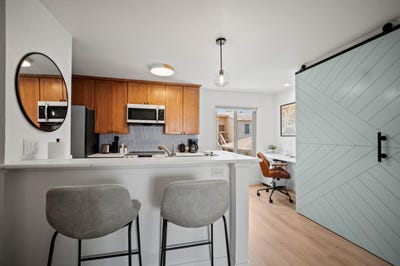 /international/us/300-glenwood-cir-308-monterey-ca-110107314985/