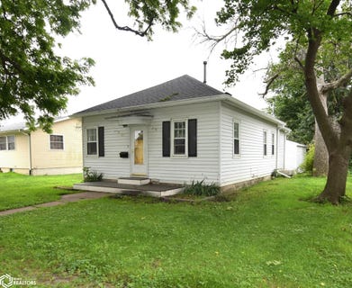 /international/us/411-n-iowa-avenue-eagle-grove-ia-110101049774/