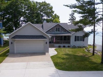 /international/us/126-baldwin-resort-road-east-tawas-mi-110109167940/