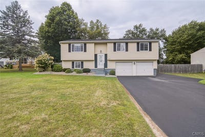 /international/us/8025-pickett-lane-cicero-ny-110109931710/