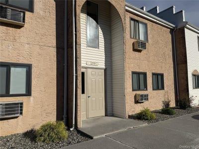/international/us/29-scarborough-lane-wappingers-falls-ny-110120550707/