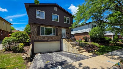 /international/us/16724-hillside-place-tinley-park-il-110108964938/