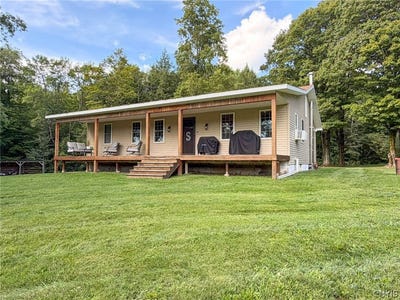 /international/us/8665-e-floyd-road-holland-patent-ny-110110062634/