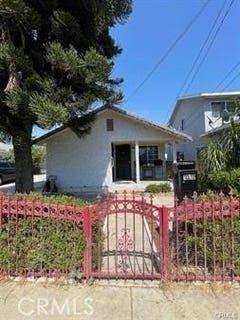 /international/us/1319-hollister-san-fernando-ca-110108682822/