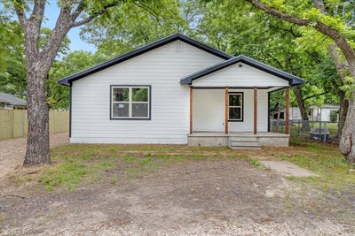 /international/us/103-n-mill-street-savoy-tx-110107339696/