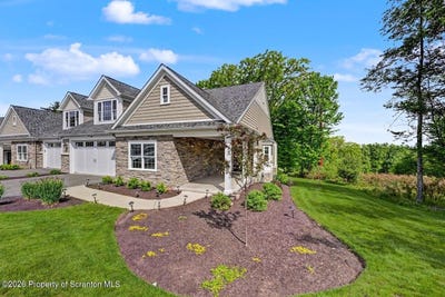 /international/us/217-oak-hill-circle-south-abington-twp-pa-110108352224/
