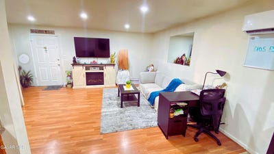 /international/us/13059-pierce-street-pacoima-ca-110102259399/