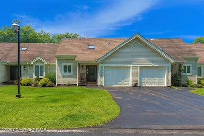 /international/us/109-duck-hollow-circle-stroudsburg-pa-110100947122/