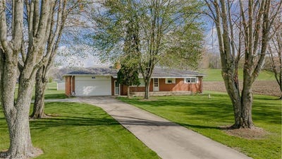 /international/us/9939-mapleton-street-se-east-canton-oh-110107777731/